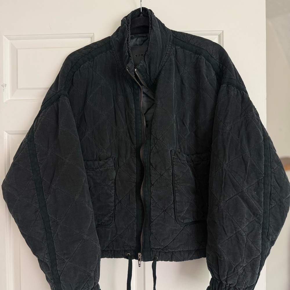 Like NEW. Size M. Blank NYC Quilted Bomber Jacket